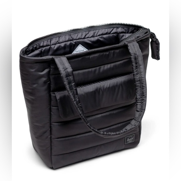 SOLD! Herschel Retreat™ Tote | Quilted - 20L - Picture 3 of 7